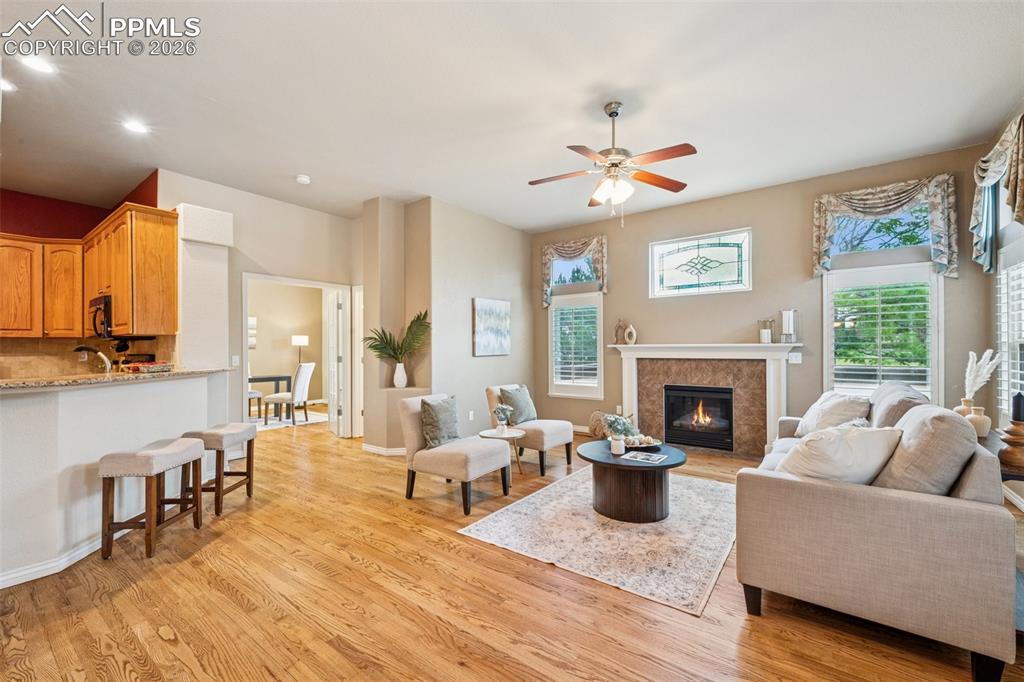 Image 5 of 32: Living Room