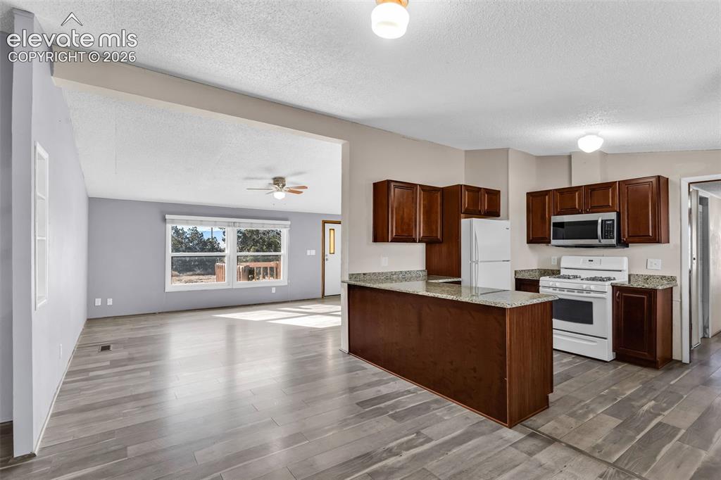 Image 11 of 48: Kitchen
