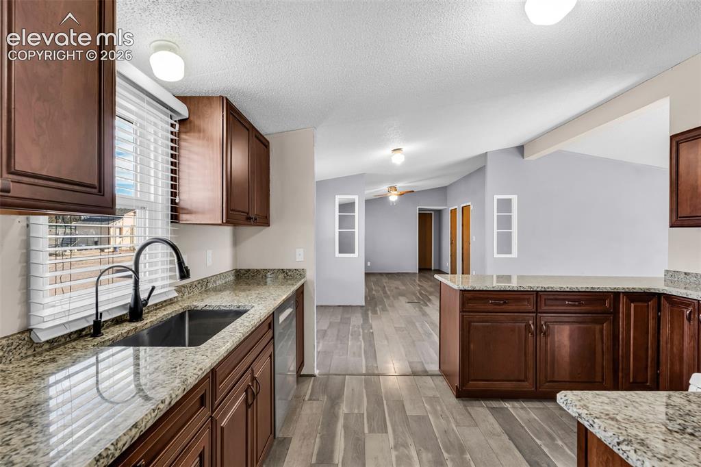 Image 15 of 48: Kitchen
