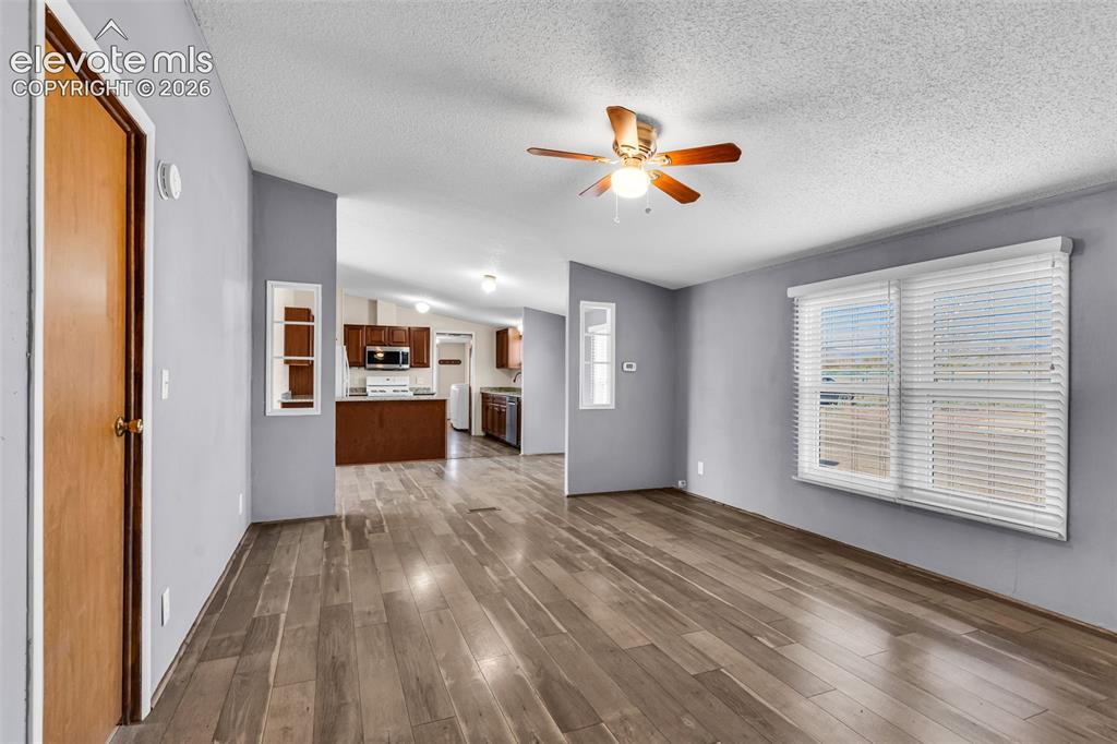 Image 18 of 48: Living Room
