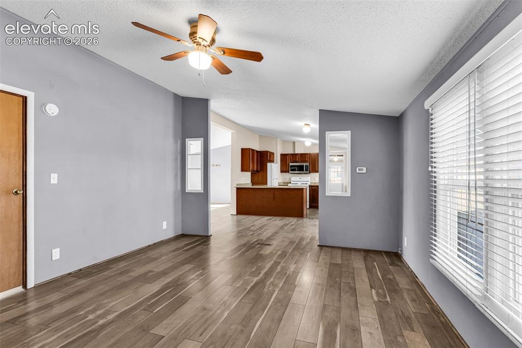 Image 19 of 48: Living Room