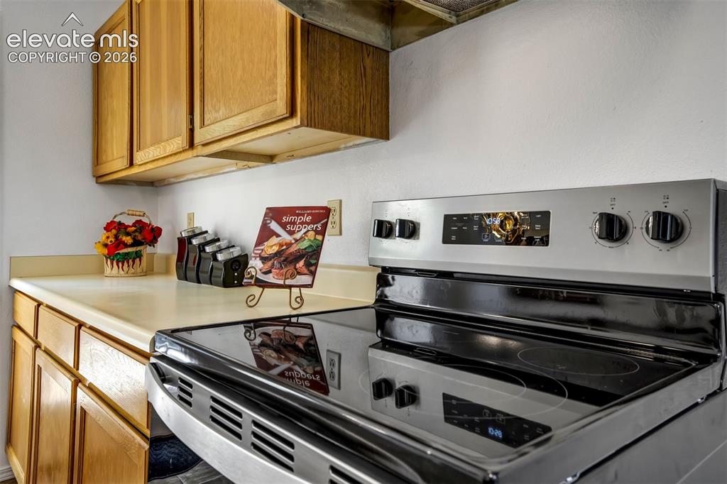 Image 21 of 45: Kitchen