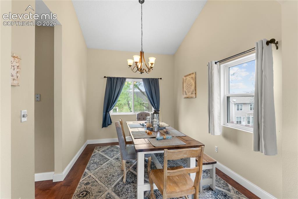 Image 4 of 29: Dining Area