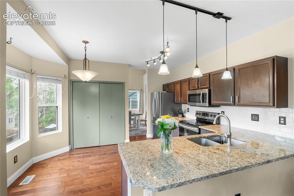 Image 8 of 29: Kitchen
