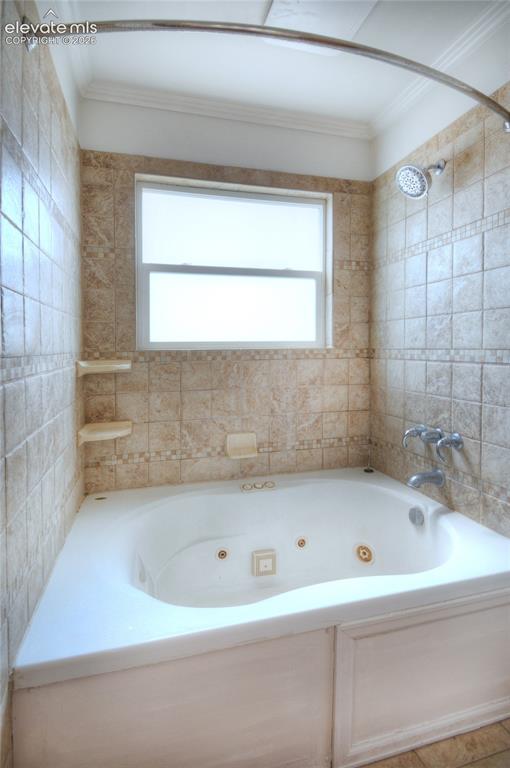 Image 16 of 25: Bathroom