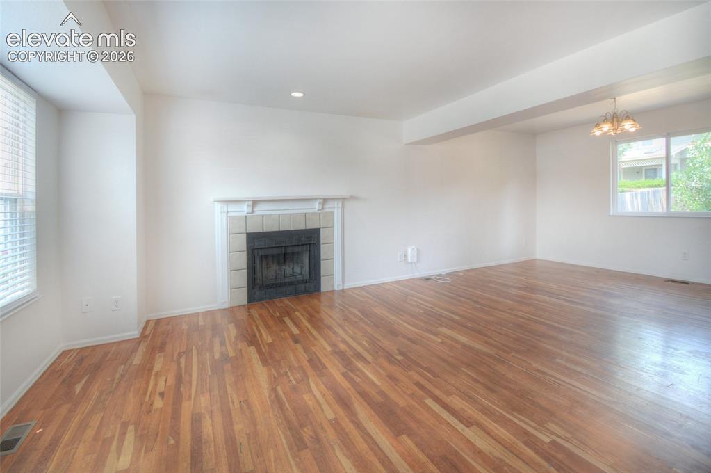 Image 2 of 25: Living Room