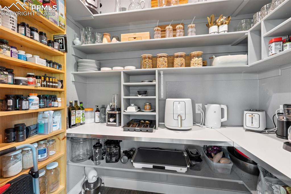 Image 18 of 50: Pantry