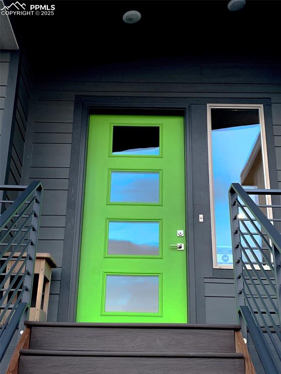 Image 5 of 50: Entry