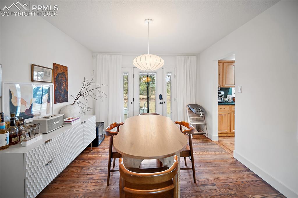 Image 14 of 49: Dining Area