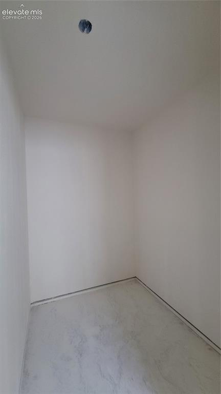 Image 19 of 21: Bedroom