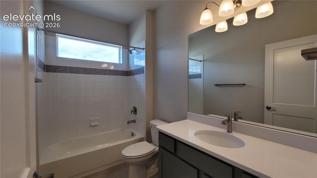 Image 24 of 47: Bathroom