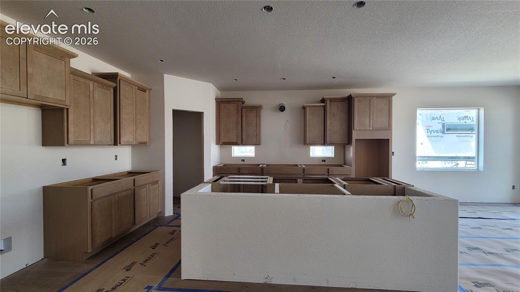 Image 4 of 21: Kitchen