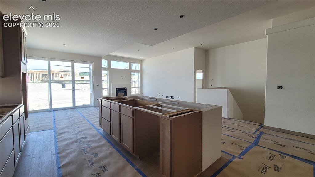 Image 6 of 21: Kitchen