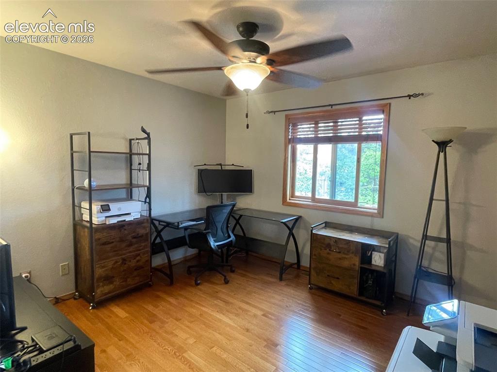 Image 10 of 14: Office