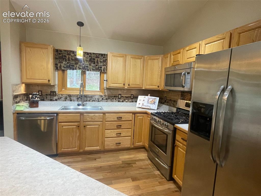 Image 4 of 14: Kitchen