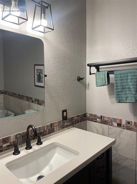 Image 6 of 14: Bathroom