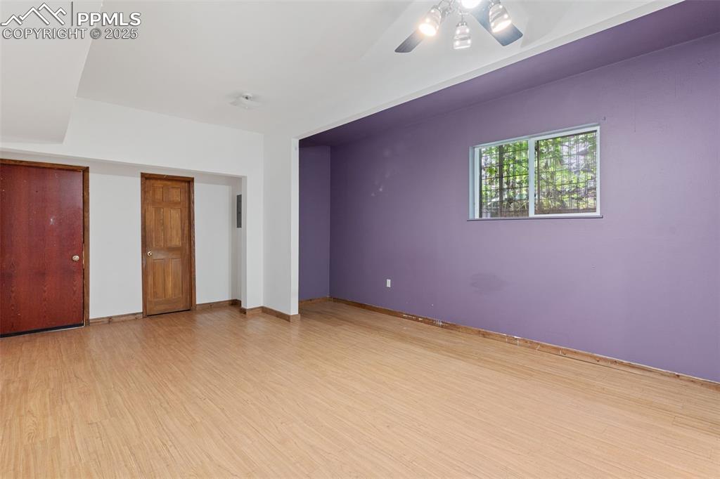 Image 14 of 37: Bedroom