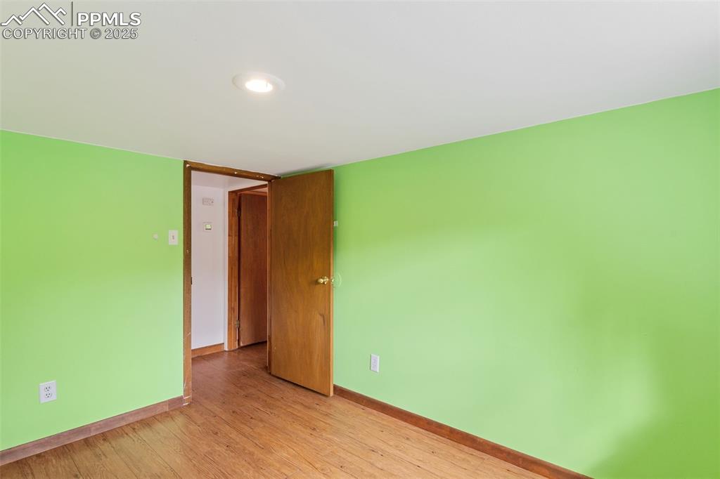 Image 18 of 37: Bedroom