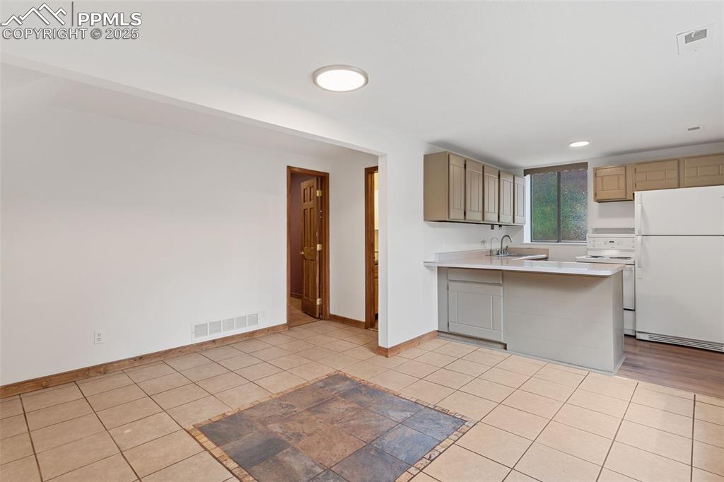 Image 8 of 37: Kitchen