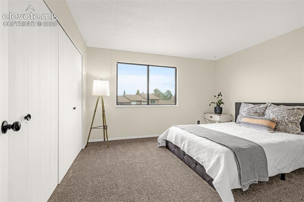Image 18 of 32: Bedroom