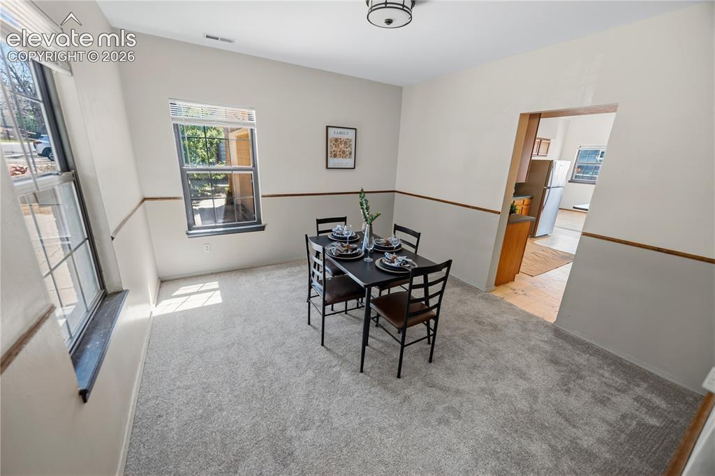 Image 17 of 50: Dining Area