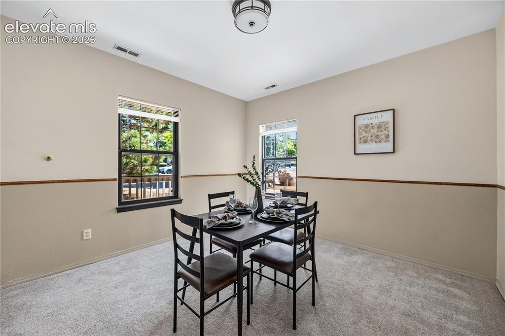 Image 18 of 50: Dining Area