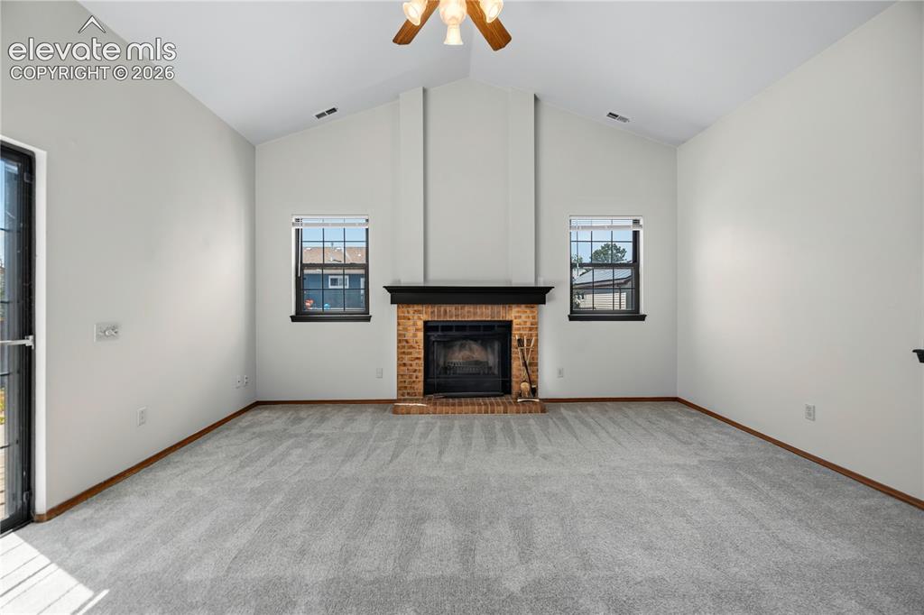 Image 19 of 50: Living Room