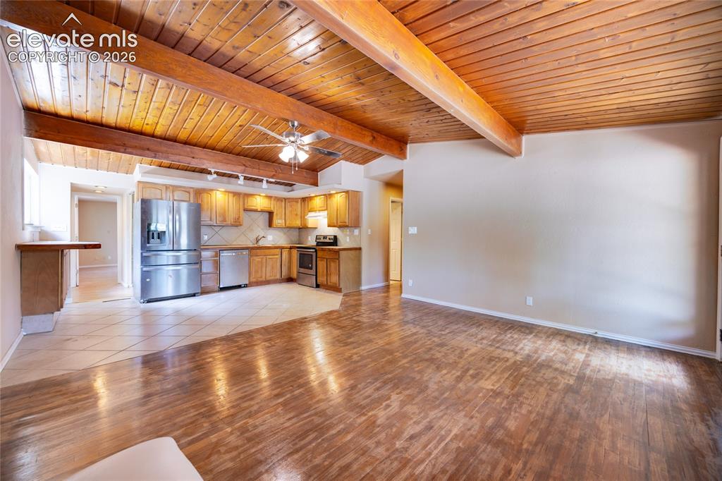 Image 6 of 26: Living Room