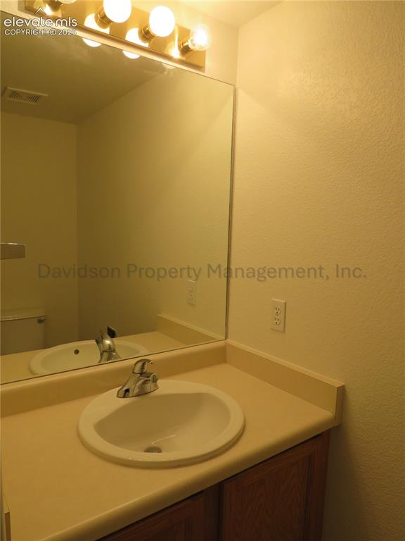 Image 4 of 14: Bathroom