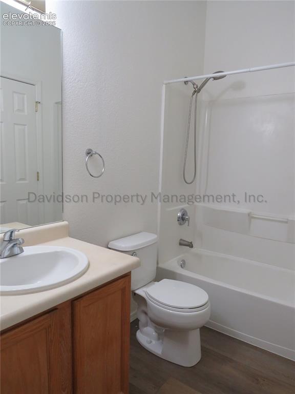 Image 8 of 14: Bathroom