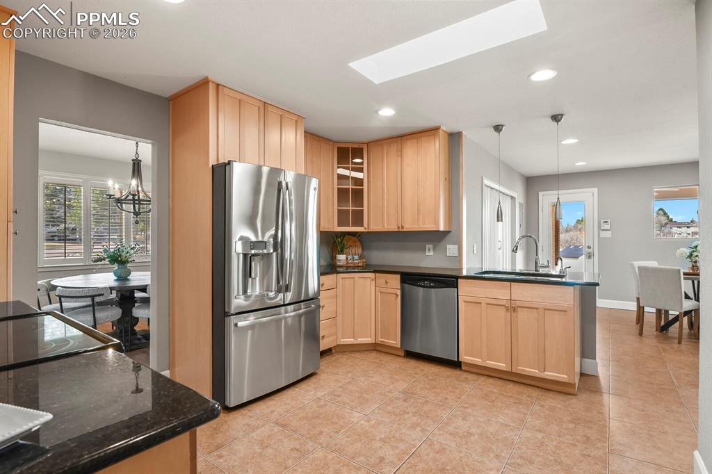 Image 12 of 50: Kitchen