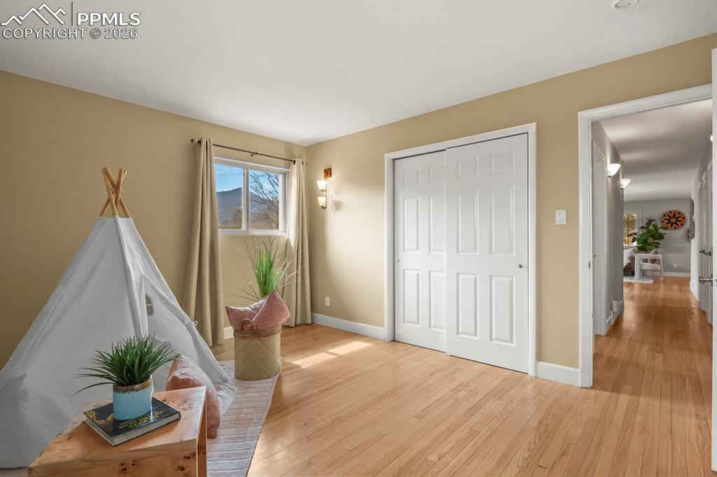 Image 17 of 50: Sitting Room