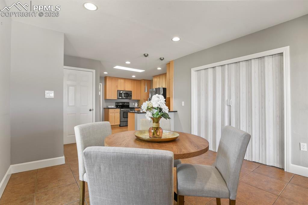 Image 24 of 50: Dining Area