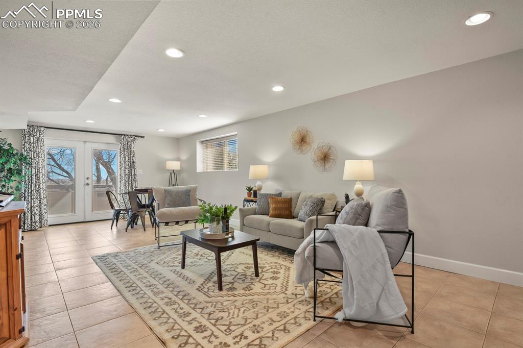 Image 28 of 50: Living Room