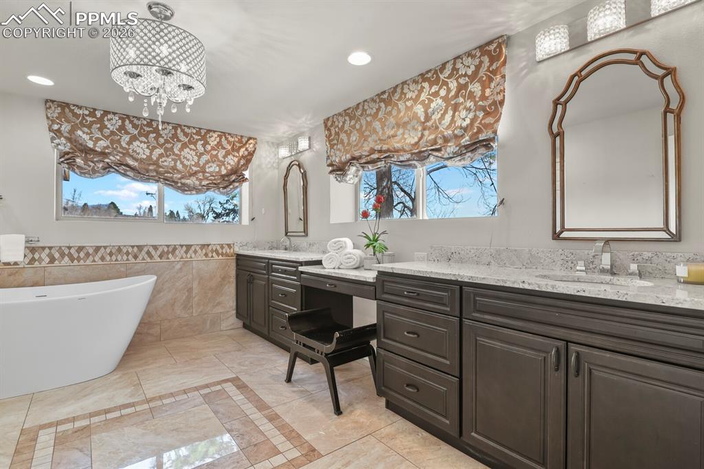 Image 32 of 50: Bathroom