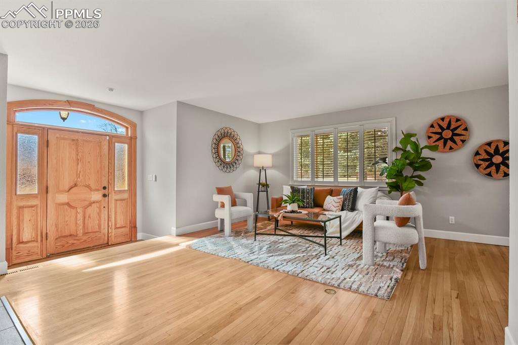 Image 6 of 50: Entry