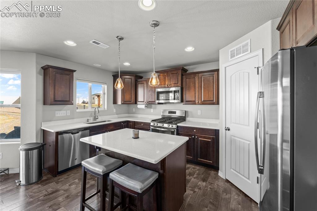 Image 18 of 43: Kitchen