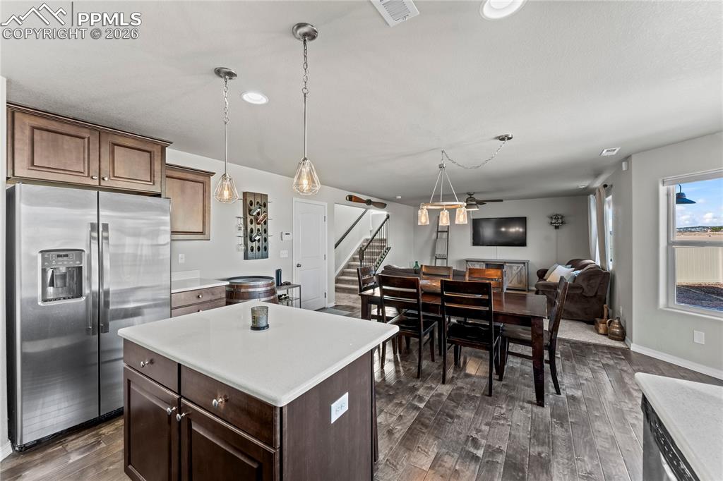 Image 20 of 43: Kitchen