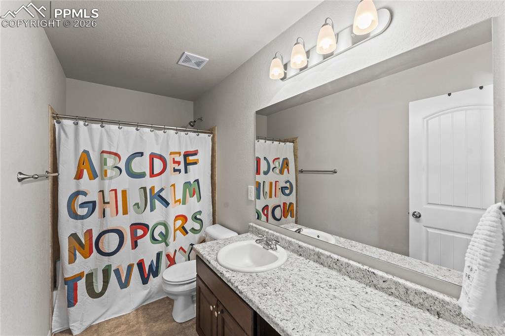 Image 26 of 43: Bathroom