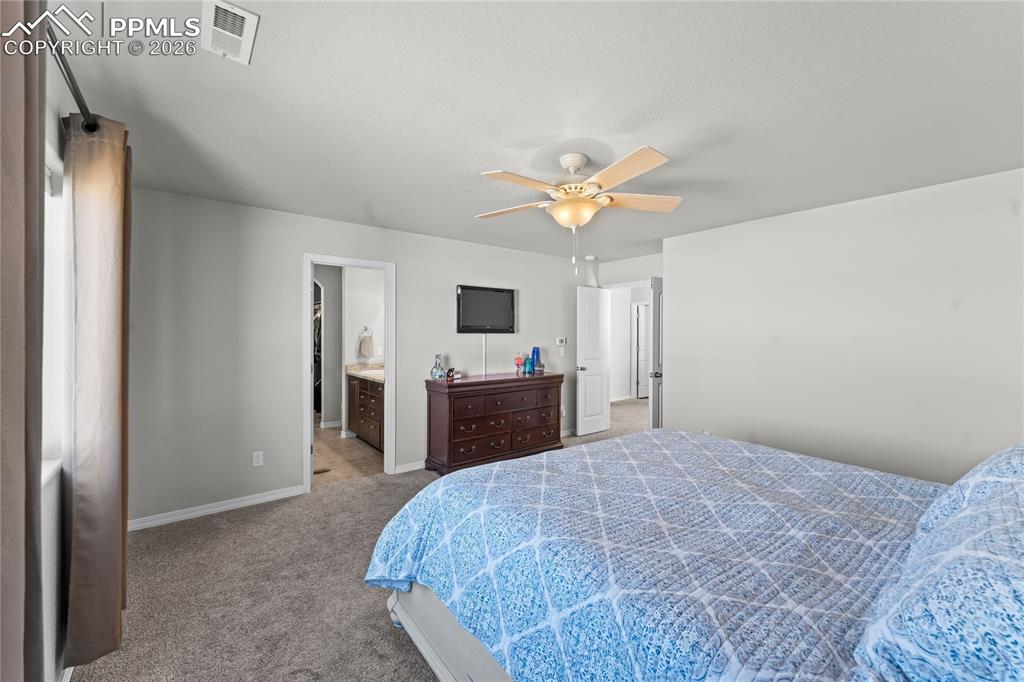 Image 34 of 43: Bedroom