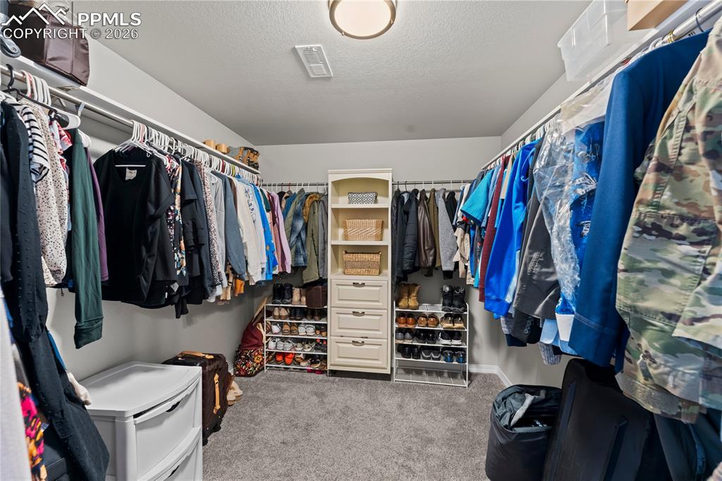 Image 37 of 43: Closet