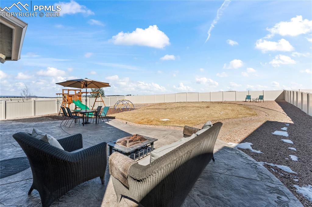 Image 39 of 43: Patio