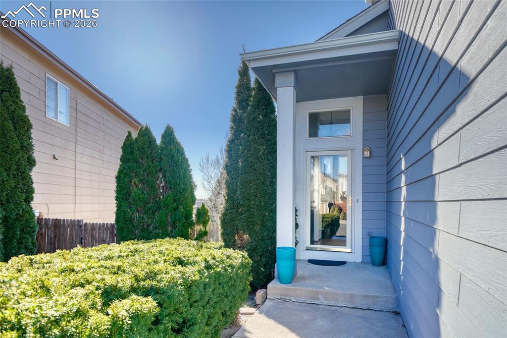 Image 7 of 46: Entry