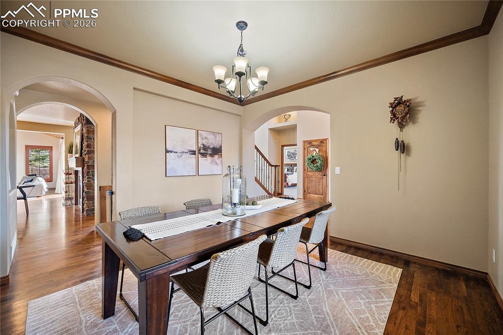 Image 10 of 29: Dining Area