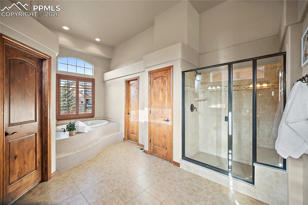 Image 16 of 29: Bathroom