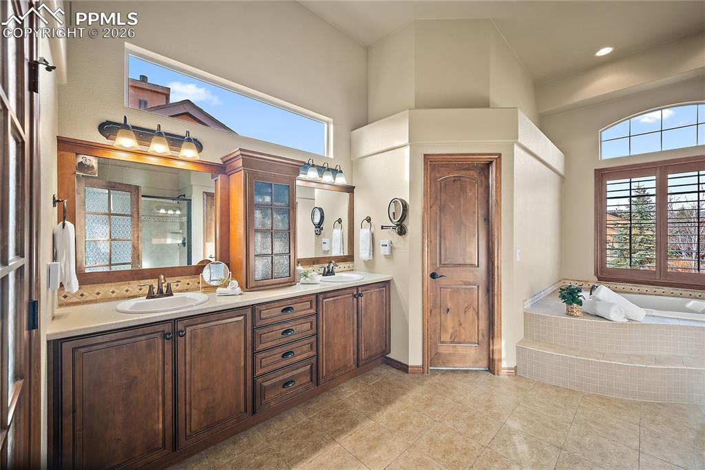 Image 17 of 29: Bathroom