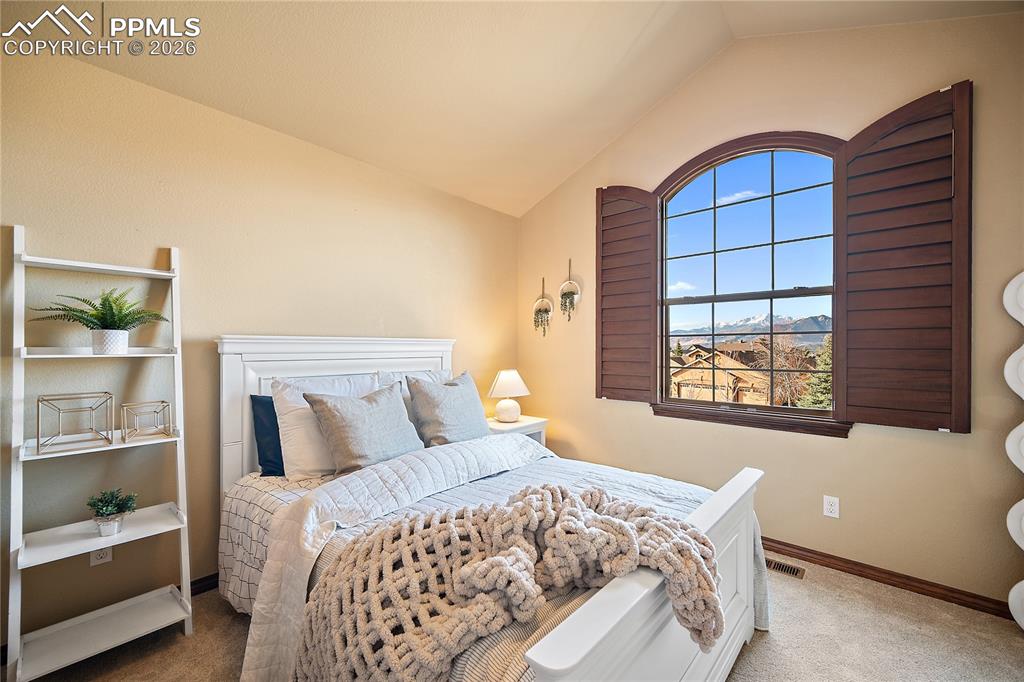 Image 18 of 29: Bedroom