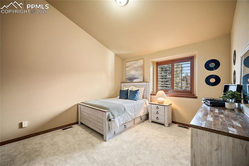 Image 20 of 29: Bedroom