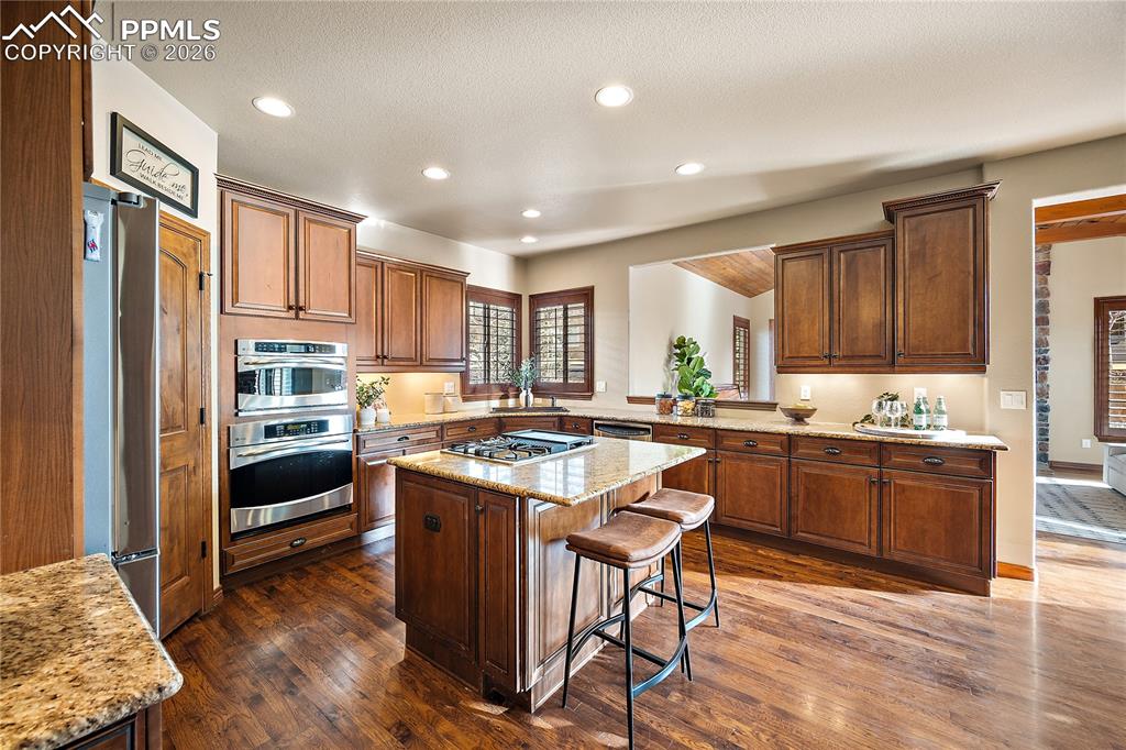 Image 7 of 29: Kitchen