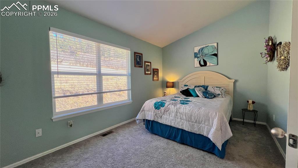 Image 16 of 31: Bedroom